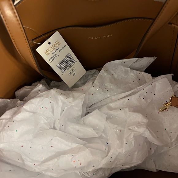 Michael Kors Signature Sullivan Large Top Zip Tote - Picture 13 of 14